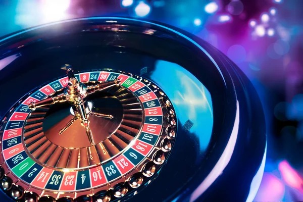 Spin result display with symbol combinations